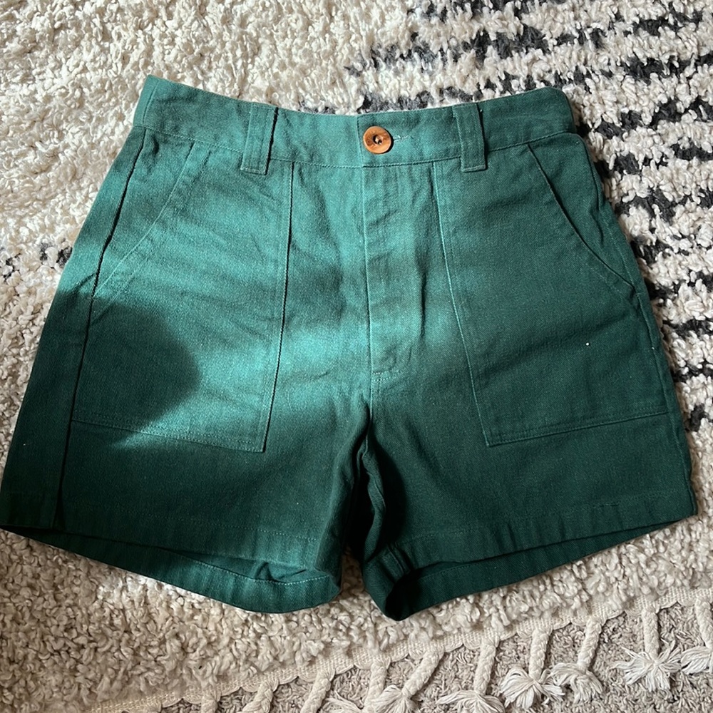 Beaton linen utility shorts.